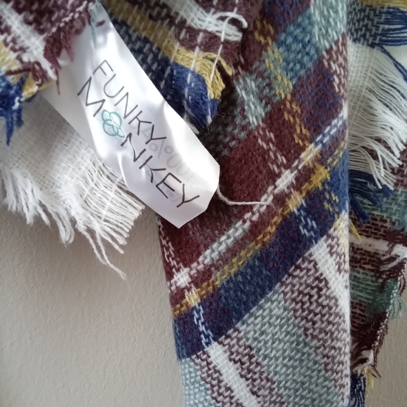Stylish Multi-Patterned Scarves Set - Picture 5 of 8